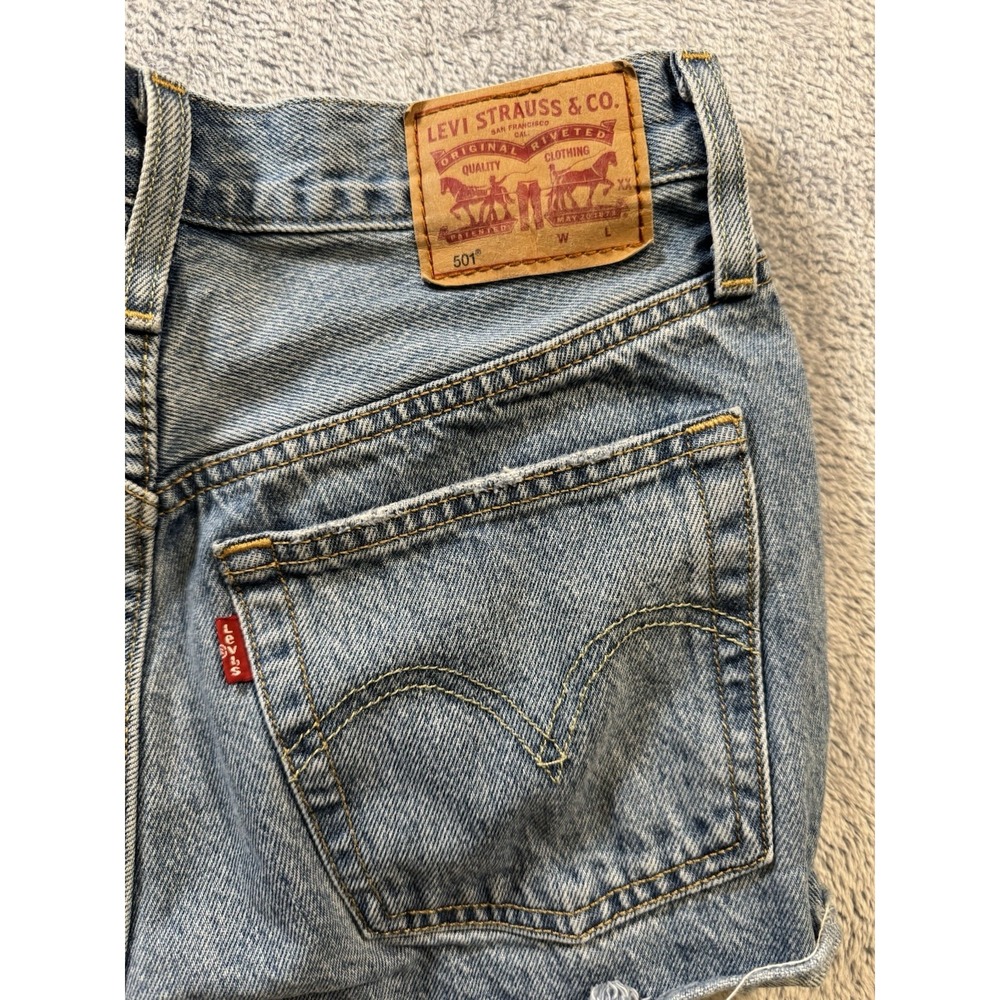 Levis 501 Original High Rise Cut Off Denim Shorts 24 Measures 26 Medium Wash - Picture 4 of 5